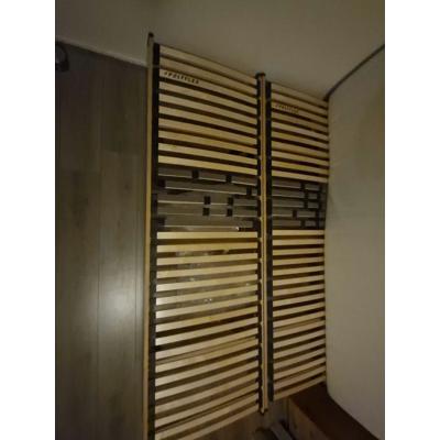 Bed en matras in goede staat.