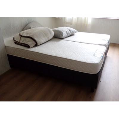 Boxspring tweepersoons bed