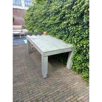 Betonlook eettafel