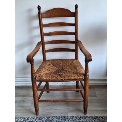 klassieke houten stoel