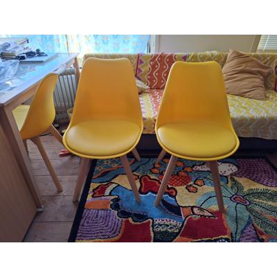 3 gele kuipstoeltjes