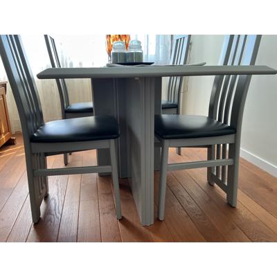 Eetkamertafel +4stoelen