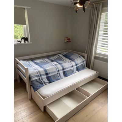 Minder bed met onder bed en lades 