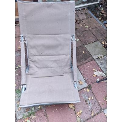 Lig stoel met in 2 jaar in een schuurtje gestaan sporen