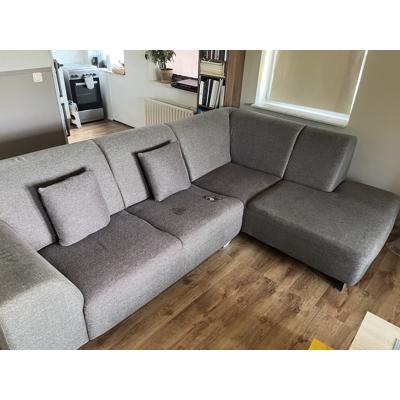 Comfortabele grijze hoekbank