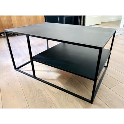 Zwarte Metalen Salontafel met Plank