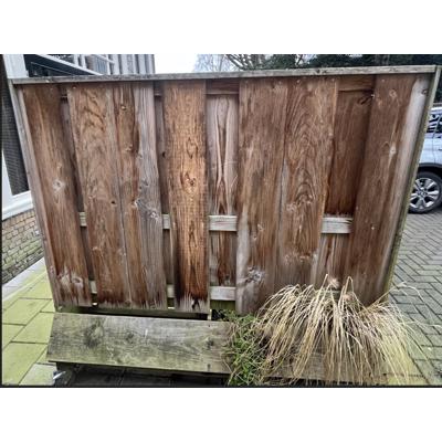 Twee verrijdbare schuttingen voor terras