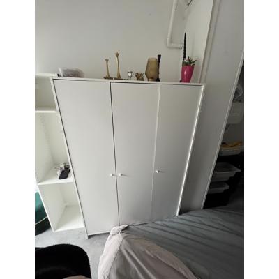 Driedeurs kledingkast
