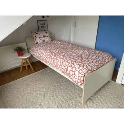 goed eenpersoonsbed met stevige lattenbodem