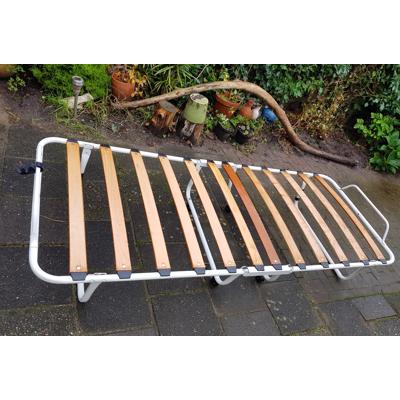 Onderstel voor ( logeer-) bed