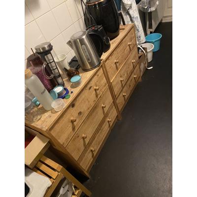 Houten kastje met lades 