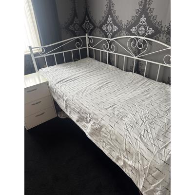 Eénpersoons wit stalen bed incl matras 