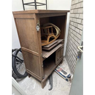 (TV) kast (opknapper)