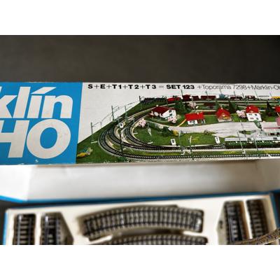 2 sets van Marklin incl wat losse onderdelen