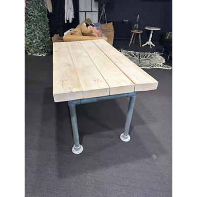 Gratis af te halen houten tafels