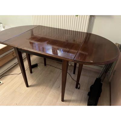 Praktische inklapbare houten tafel