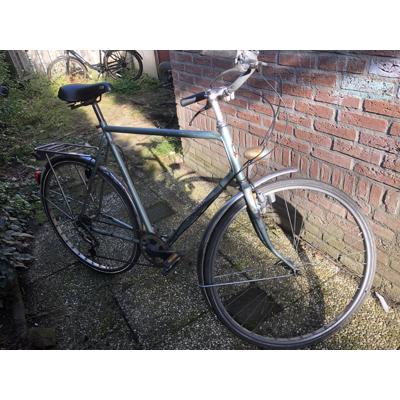 Sportieve herenfiets met werk