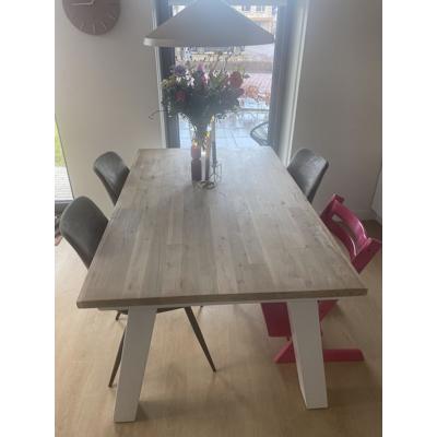 Eettafel en 4 eettafel stoelen