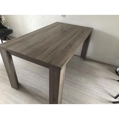 Rechthoekige houten eetkamertafel 