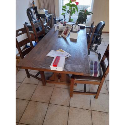 Eettafel met 6 stoelen