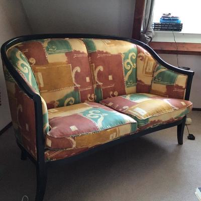 Bankje als nieuw en glazen tvtafel