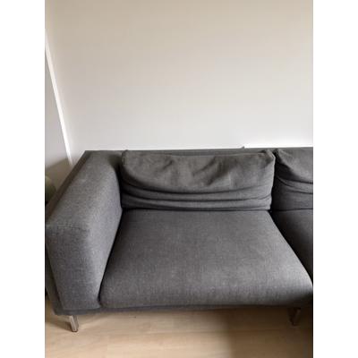 Grijze bank met chaise longue