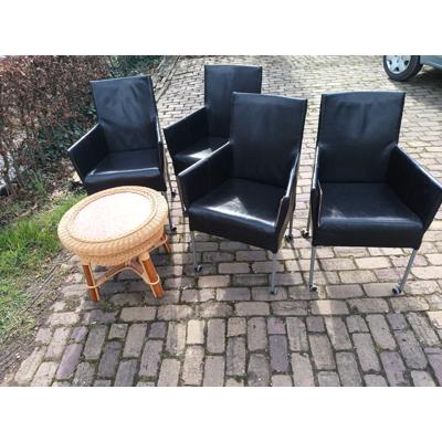4 eetkamerstoelen, bijzettafeltje