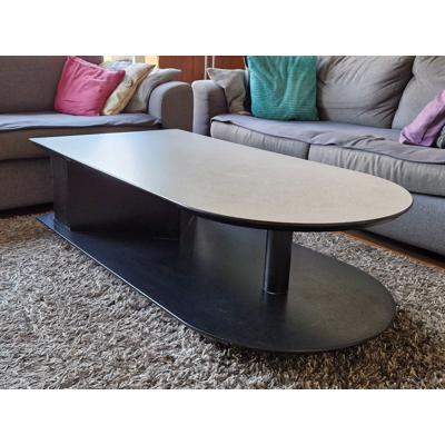 Mooie salontafel op wieltjes