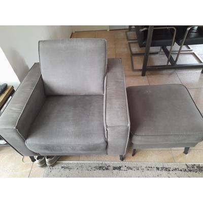 Fauteuil met hocker