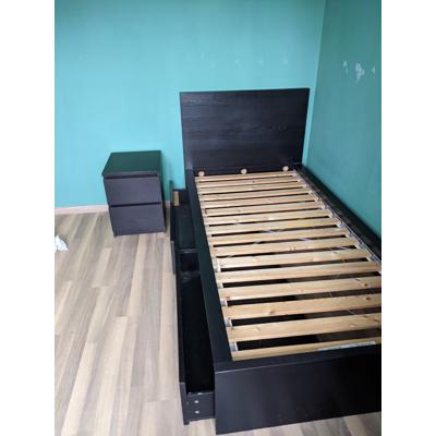 IKEAbed met nachtkastje