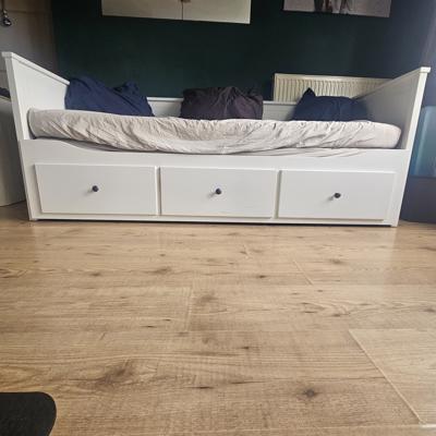 De populaire bedbank met opbergruimte