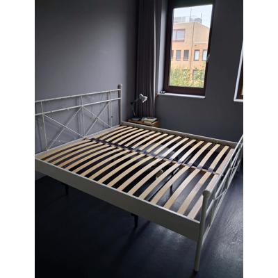 2-persoons bed met lattenbodems