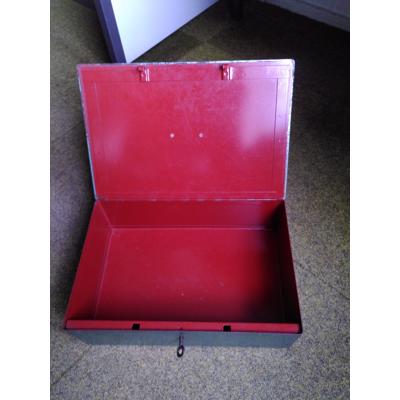 Metalen documentendoos