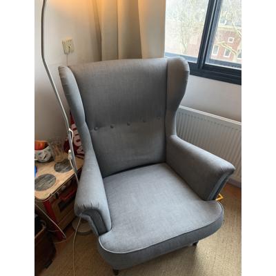 Grijze IKEA fauteuil STRANDMON