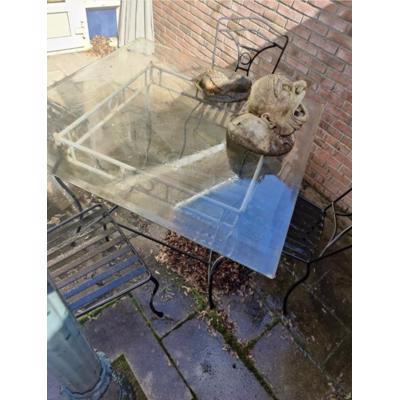 Gietijzeren glazen tafel met 4 stoelen 