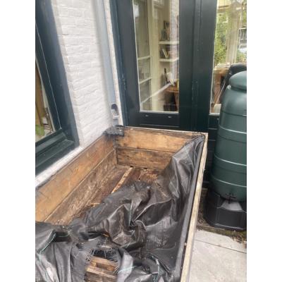 Moestuin bak om slakkenvrij te tuinieren