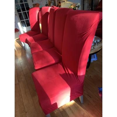 Vijf eetkamerstoelen rood
