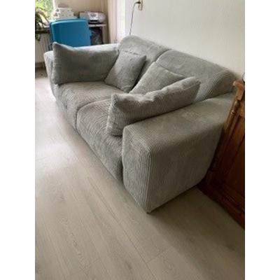 2 lichtgroene zitbanken