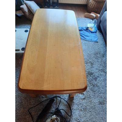 Leuke grote eiken salontafel met twee laadjes