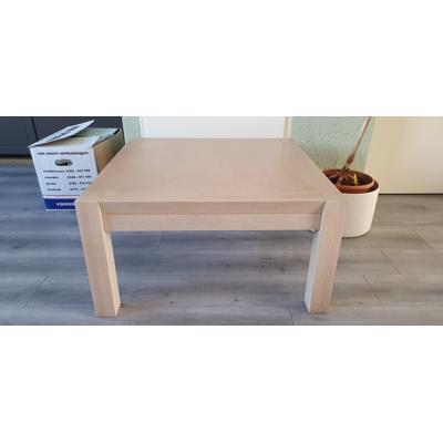 Zware houten bijzettafel