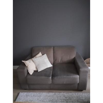 3 en 2 zits bank taupekleur gebruikt maar nog goed voor 2e ronde