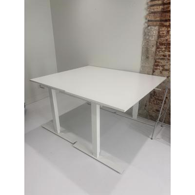 Twee verstelbare IKEA bureau's wit 