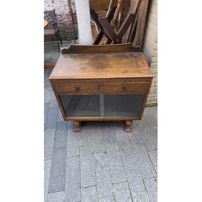 Gangkast. Kleine kast. Kastje. Dressoir.