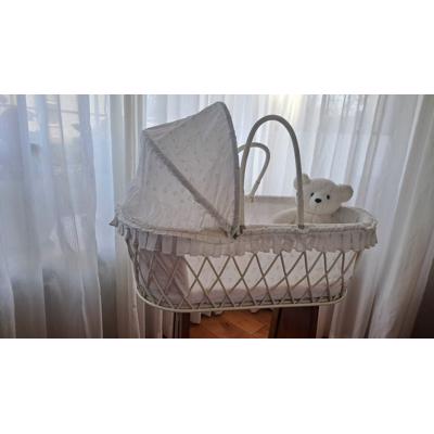 Baby wiegje met bijhorend eiken ledikantje 