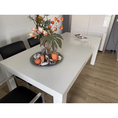 Eettafel, wit hoogglans.