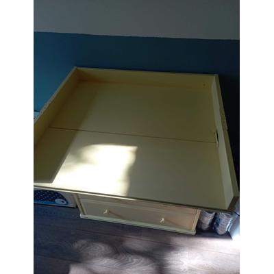 Leuke gele commode kast met laden