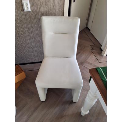 4 eetkamerstoelen wit met wieltjes