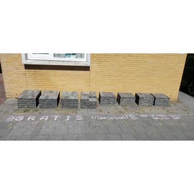 Sierbestrating: blauw-grijze klinkers