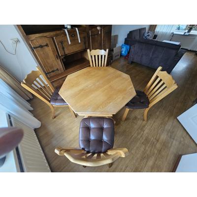 Eettafel met 2 lades en 4 stoelen