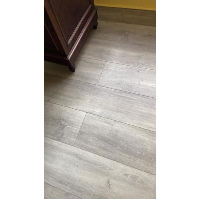 Grijs kliklaminaat 80m2